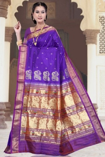 A lila dél -indiai Jacquard Nauvari Saree