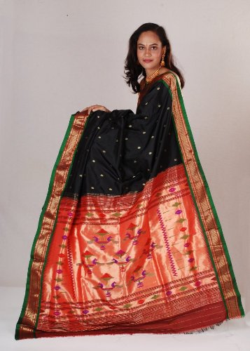 A Pune tervező Nauvari Saree