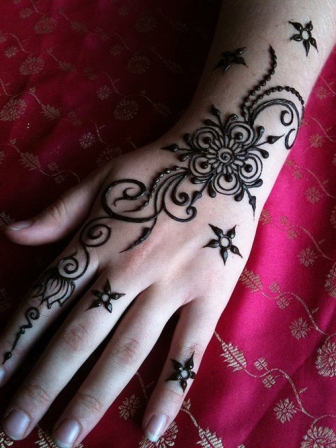 Hátsó kéz Mehndi Design