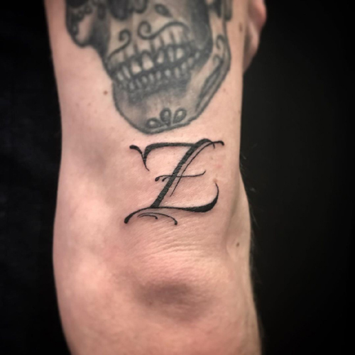 Unikt Z Letter Tattoo Design