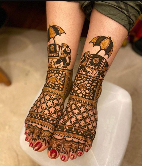 Leg Mehndi brude design med elefant mønstre