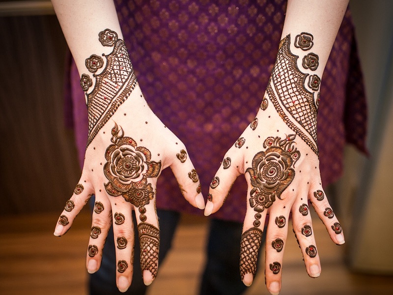 Nyári Mehandi Designs