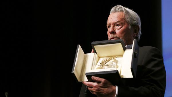 Alain Delonin palkintojenjakotilaisuus Golden Palm Cannes 2019