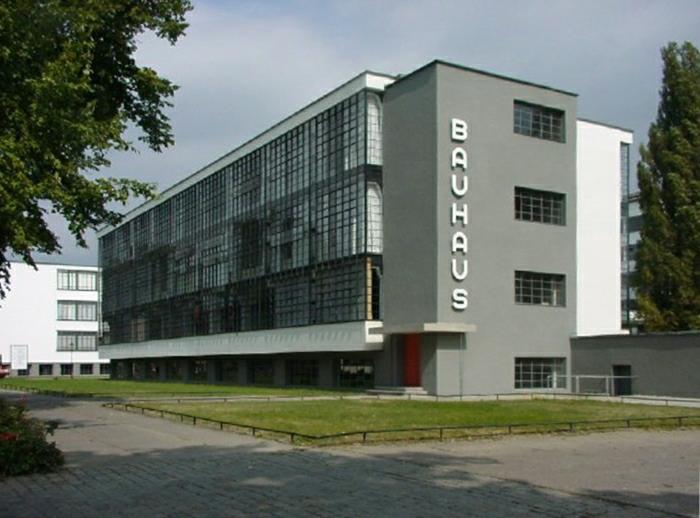 Bauhaus -tyylinen arkkitehtuuri Bauhaus -rakennus Dessau