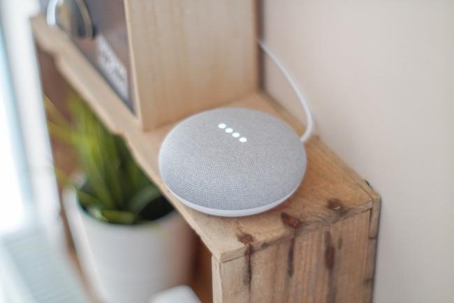 Google Home vs. Amazon Echo Mikä ääniavustaja on parempi Google Assistant pieni uusi versio