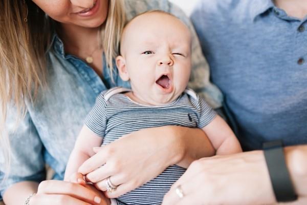 Miksi sinä haukotat vauvaa vakavasti