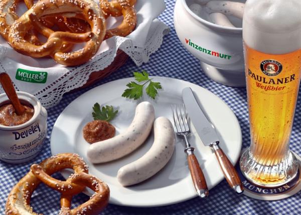 Saksassa juhlitaan Oktoberfestin valkoista makkaraa ja pretzelia