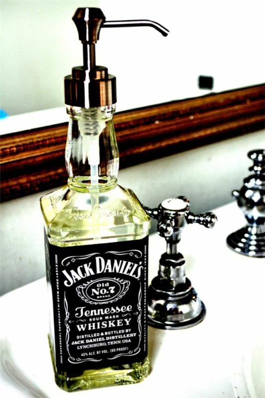 diy koti ideoita saippua -annostelija jack daniels pullo