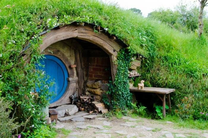 Rakenna puutarhatalo itse hobbit -talo ruoho puu luonnonkivet