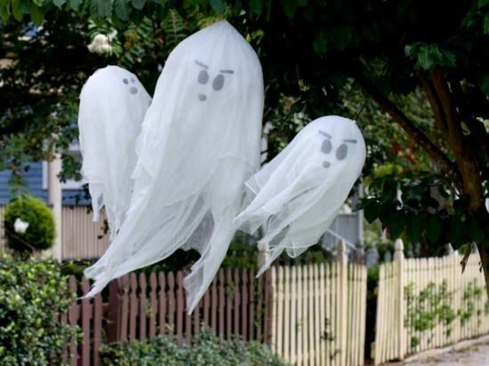 kammottavat aaveet hallitsevat halloweenia ulkona