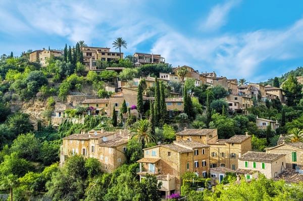 Mallorcan loma Deià kaupunki cerra de tramuntana