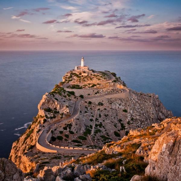 mallorcan loma majakka auringonlasku