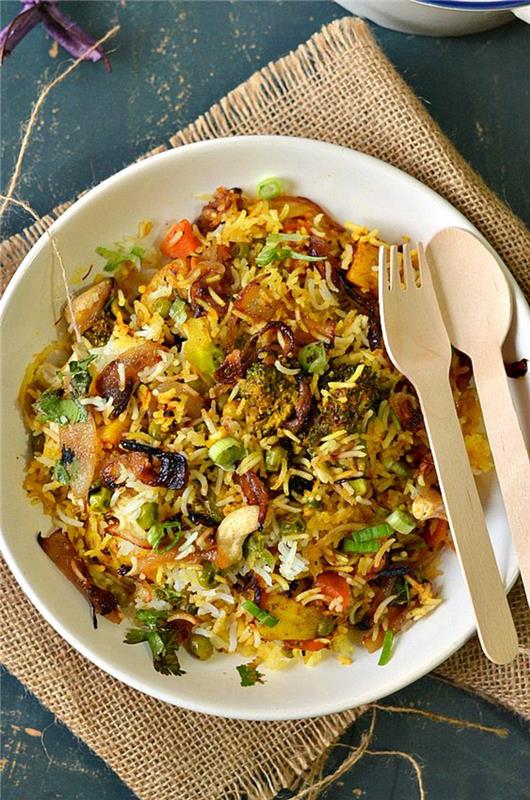 pakistanilainen keittiö tyypillisiä biryani -ruokia