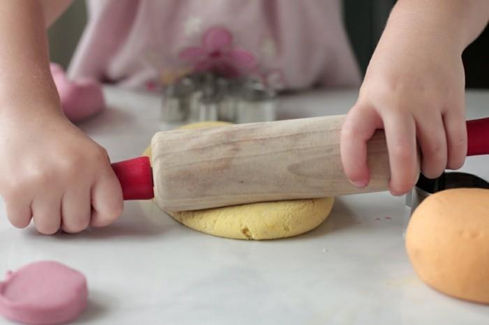 kotitekoinen muovailuvaha lapsille