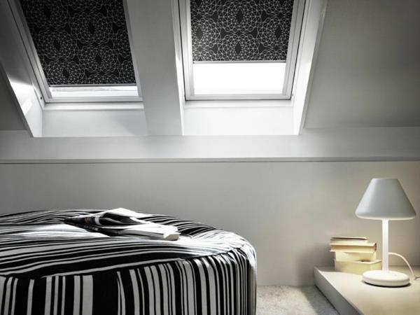 velux rullaverhot halvalla sängyn makuuhuoneen pöytävalaisin