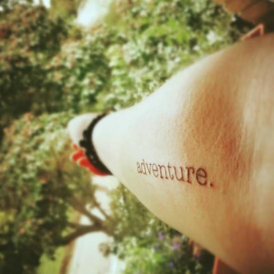 Wanderlust tatuointiideoita seikkailukirjeitä